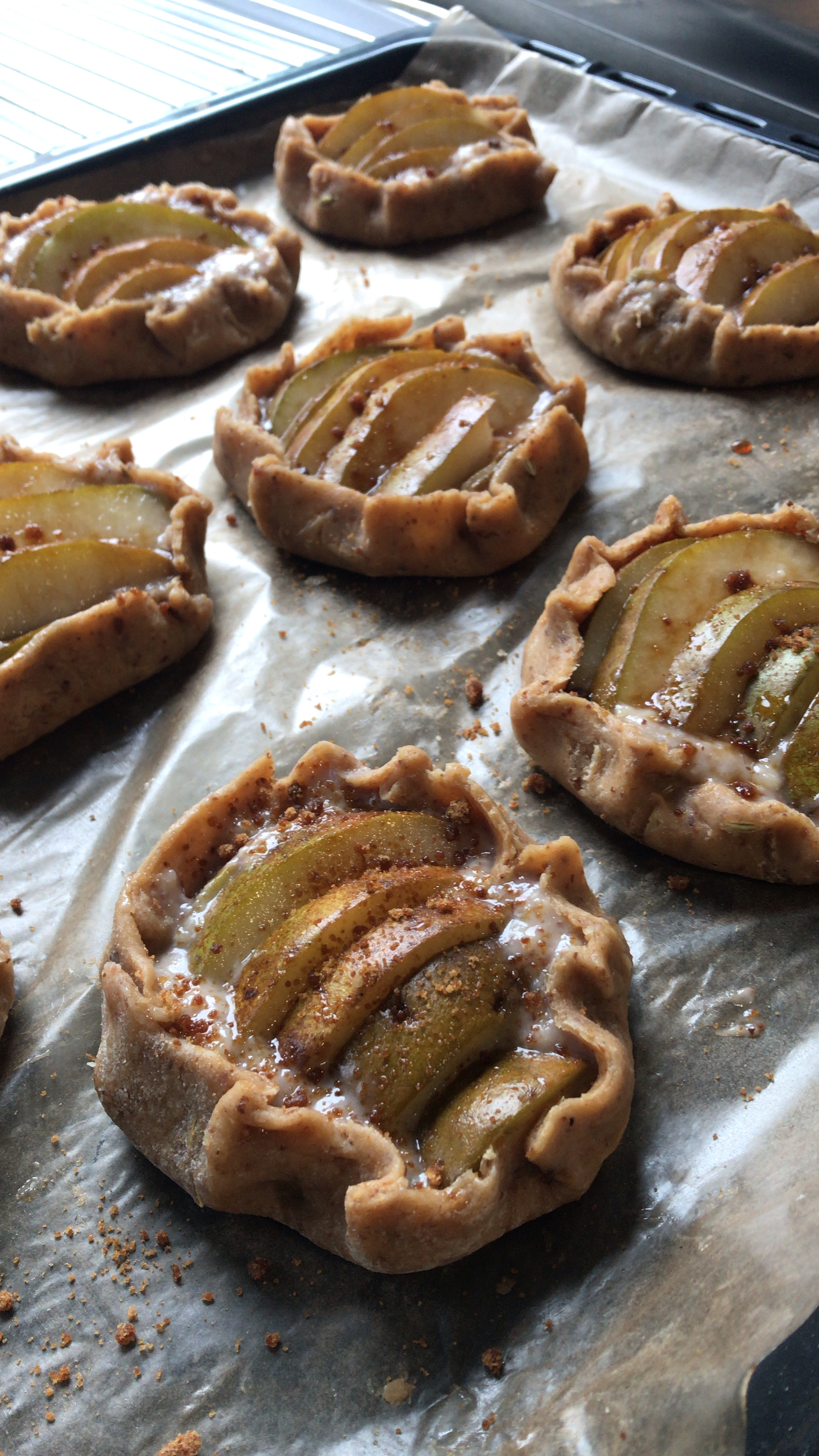 tartelettes rustiques aux poires - Crédit photo : SB
