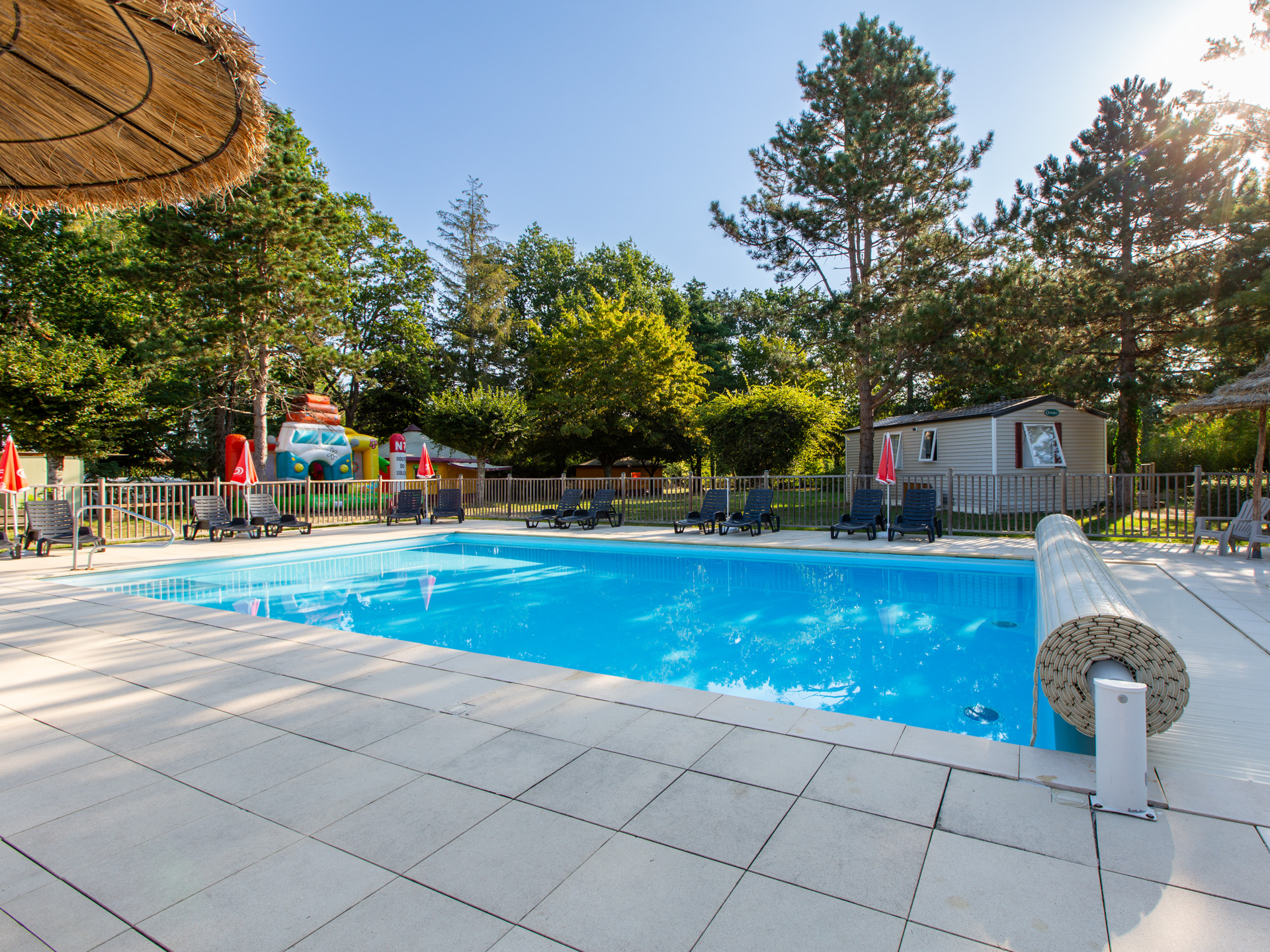 Camping le Jardin de sully piscine extérieure chauffée - Crédit photo : Flower Campings - Myphotoagency / Jean-Marc Pommé