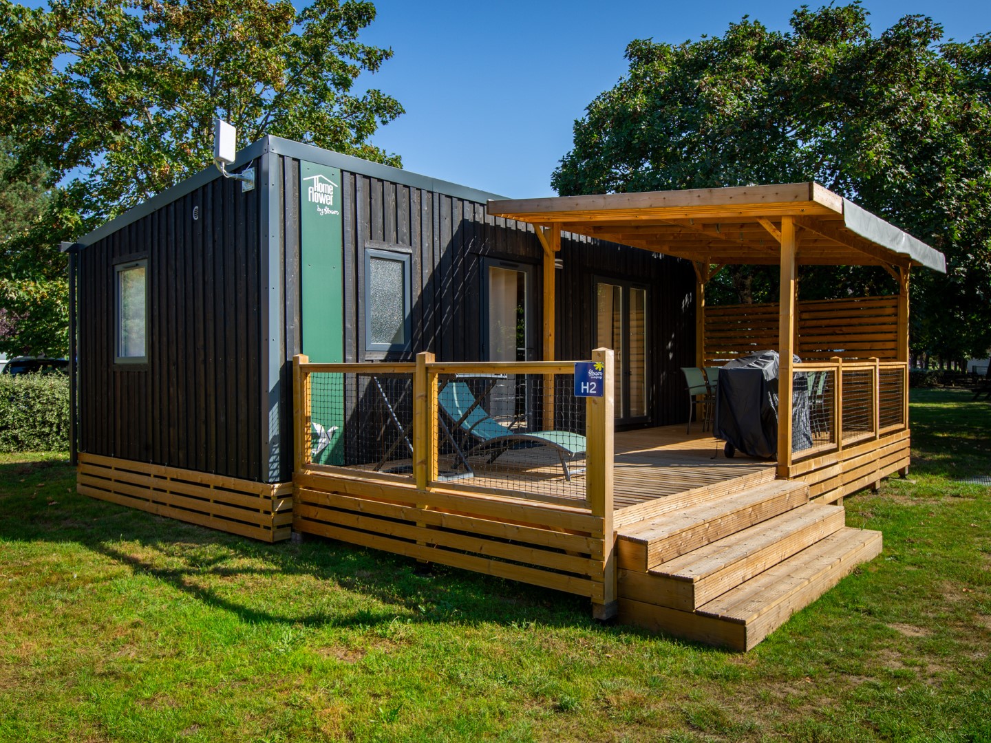 Le Jardin de Sully mobilhome premium vue loire - Crédit photo : Flower Campings - Myphotoagency / Jean-Marc Pommé