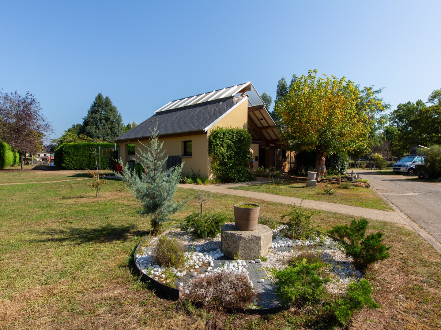 Camping le Jardin de Sully ouvert à l'année et sanitaires chauffés - Crédit photo : Flower Campings - Myphotoagency / Jean-Marc Pommé
