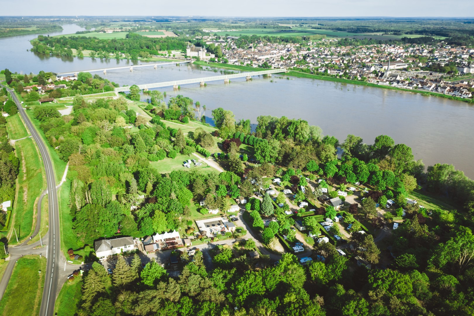 Camping le Jardin de Sully au bord de la Loire - Crédit photo : Camping le Jardin de Sully