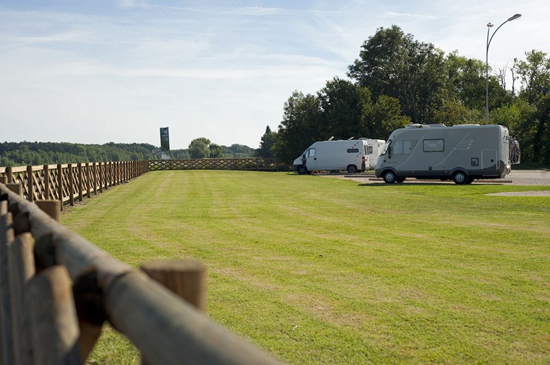 Aire de camping-car Sully-sur-Loire 4 - Crédit photo : © OTSULLY