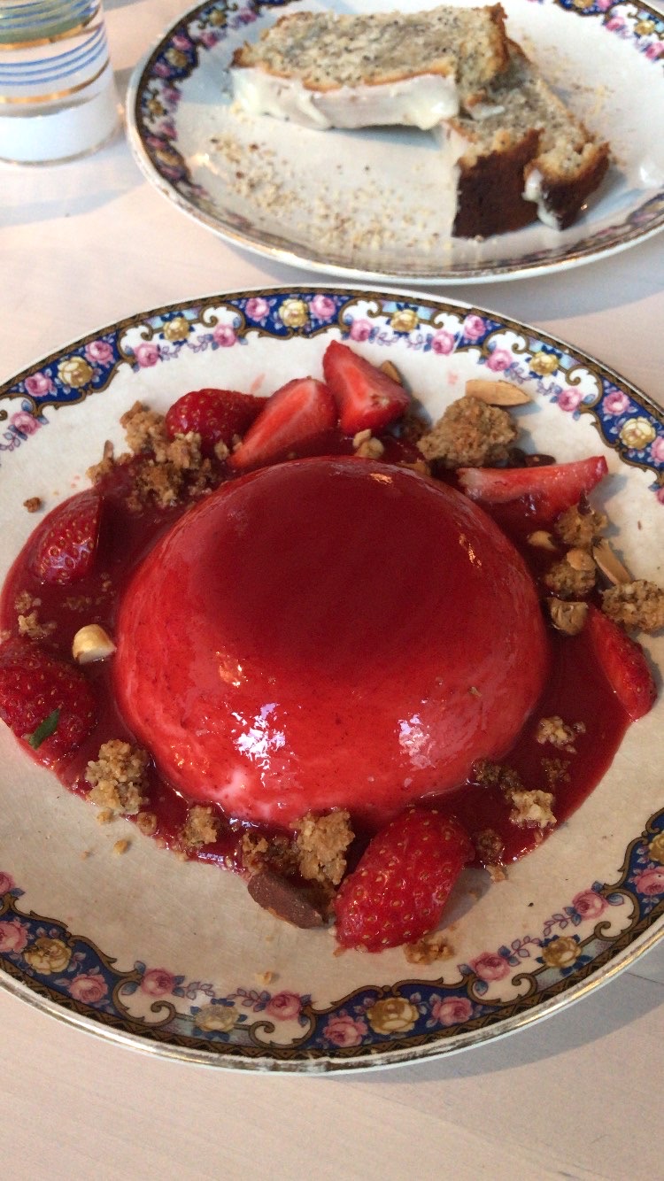 Panna cotta et coulis de fraises - Crédit photo : SB