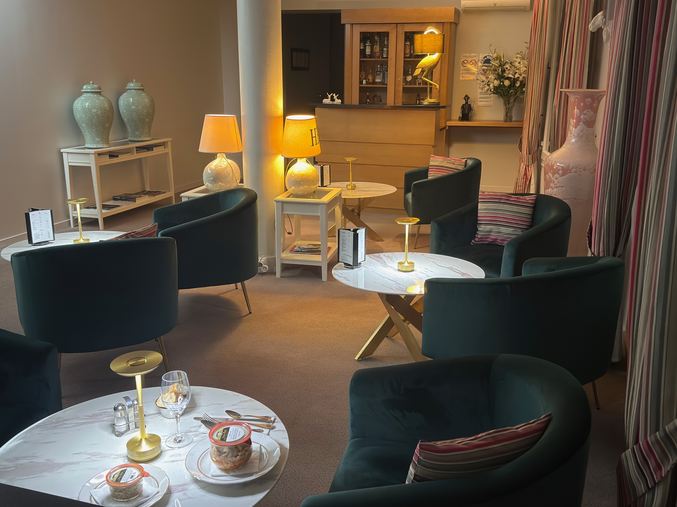 Salon Bar - Crédit photo : Hôtel Burgevin