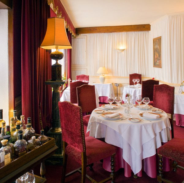 Restaurant du grand sully table - Crédit photo : © Hostellerie du grand Sully
