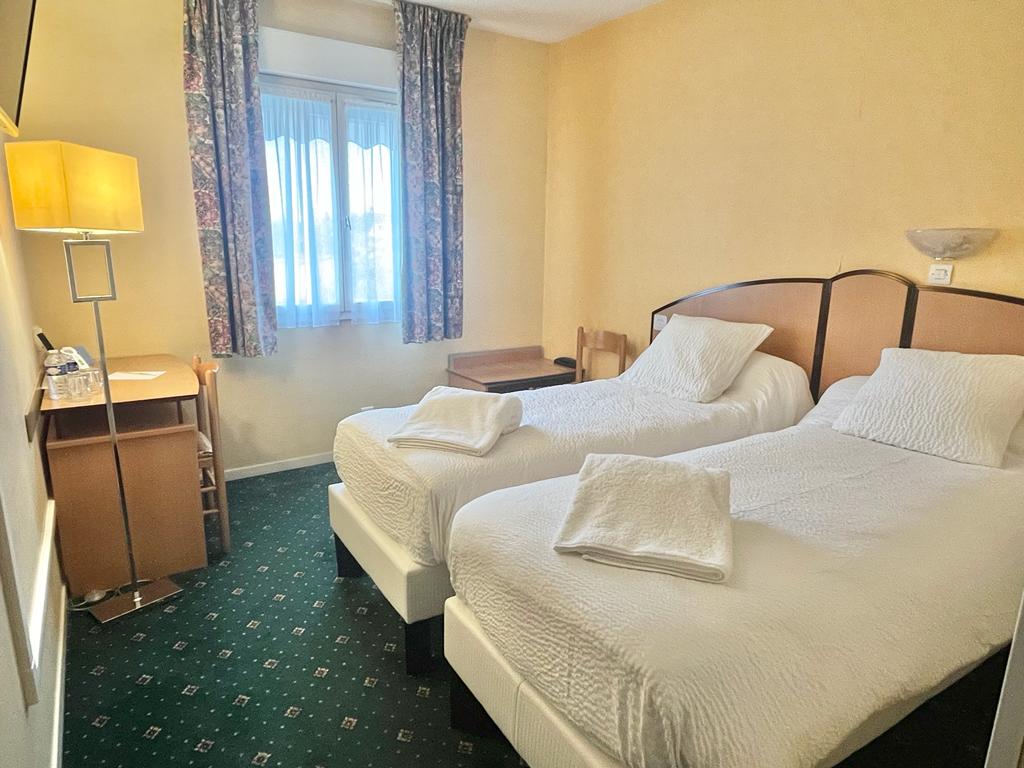 Chambre hôtel  - Crédit photo : Logis
