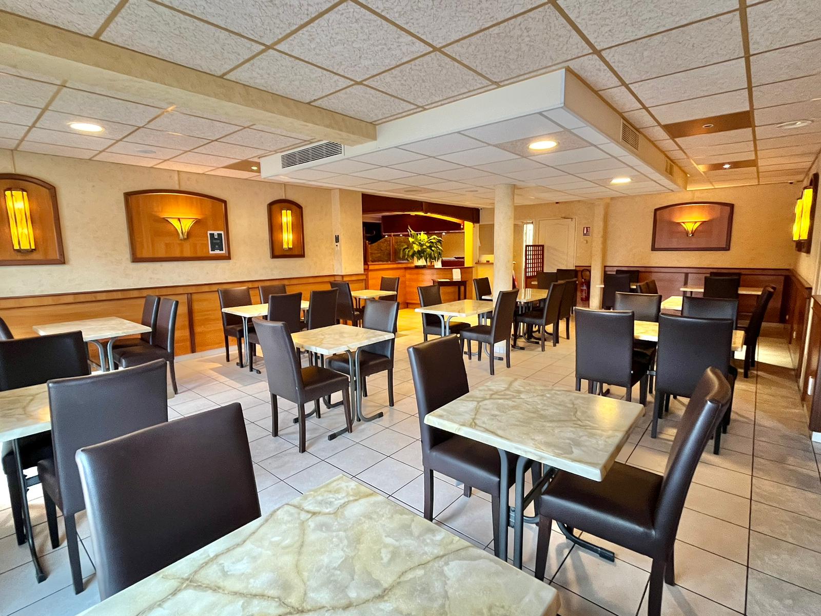 Salle de Restaurant - Crédit photo : SULLYLECHATEAU