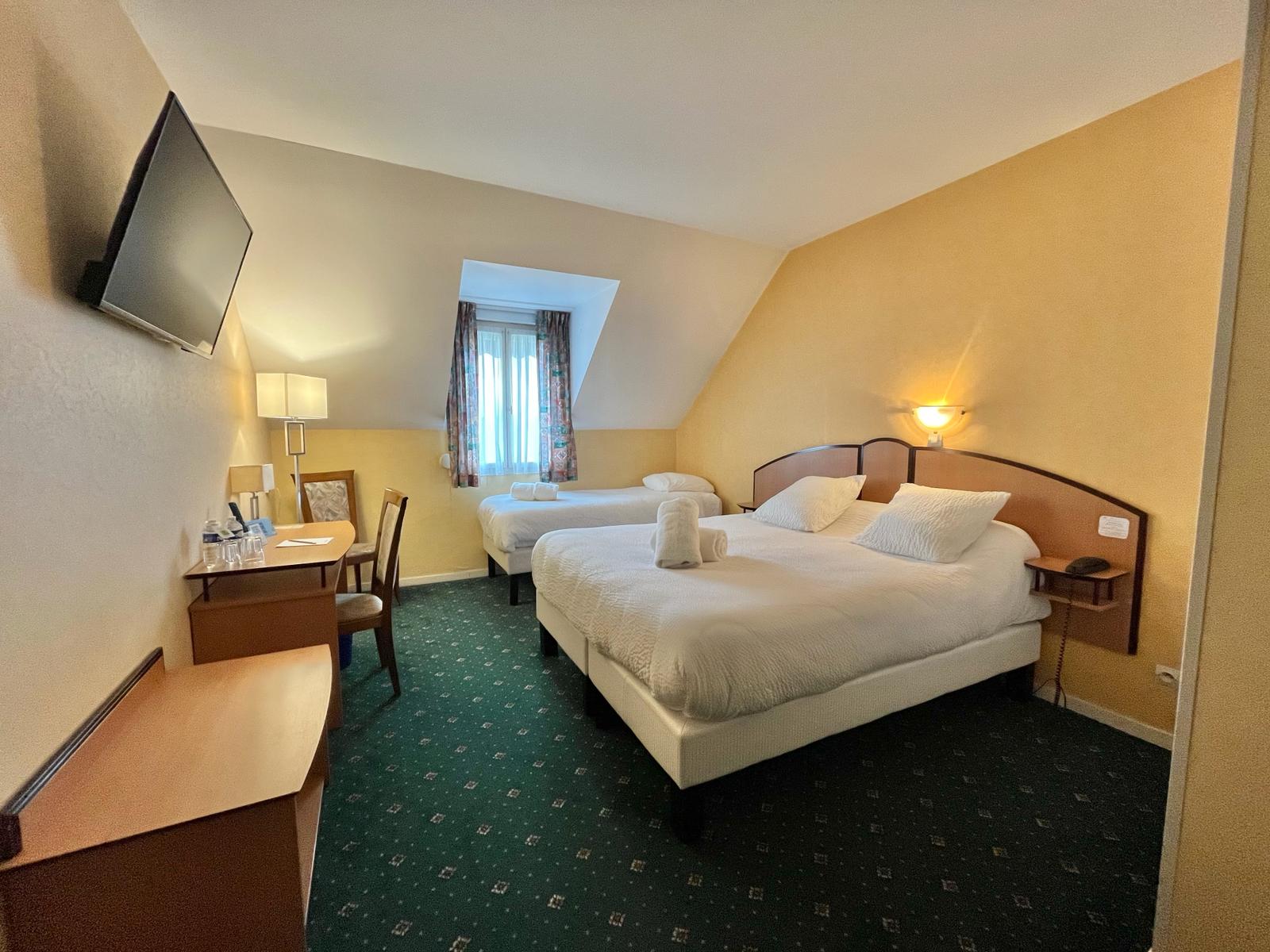 Chambre hôtel - Crédit photo : Logis